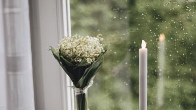 Candle window bouquet 4k wallpaper