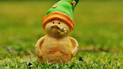 Chicken figurine toy 4k wallpaper