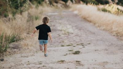 Child childhood run 4k wallpaper