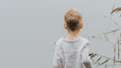 Child pier reed 4k wallpaper