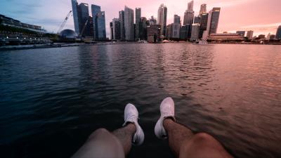 City lake legs 4k wallpaper