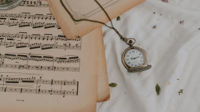 Clock lilac flowers 4k wallpaper