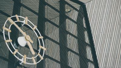 Clock wall large street 4k wallpaper