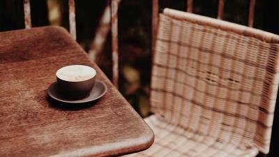 Coffee cup table 4k wallpaper