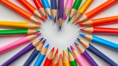 Colored pencils chiseled set heart 4k wallpaper