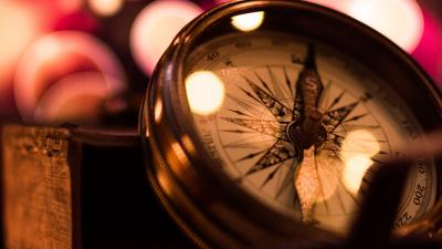 Compass glare bokeh 4k wallpaper