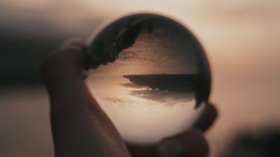 Crystal ball ball hand picture 4k wallpaper