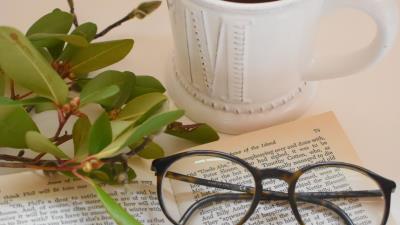 Cup book glasses 4k wallpaper