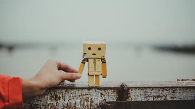 Danbo cardboard robot friendship hand 4k wallpaper
