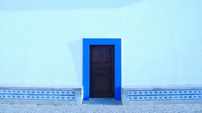 Door wall building entrance 4k wallpaper