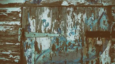 Door wood paint cracked lock 4k wallpaper