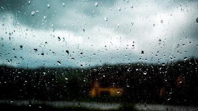 Drops glass blur 4k wallpaper