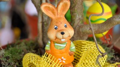 Easter bunny figurine bright 4k wallpaper
