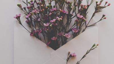 Envelope flowers bouquet 4k wallpaper