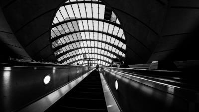 Escalator metro bw 4k wallpaper