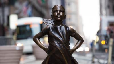 Fearless girl sculpture bronze 4k wallpaper