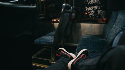 Feet bus trip 4k wallpaper