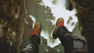 Feet shoes cliff 4k wallpaper