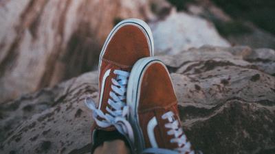 Feet sneakers red 4k wallpaper