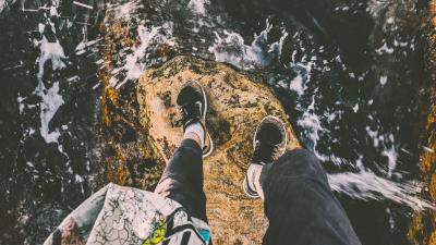 Feet stone wave 4k wallpaper