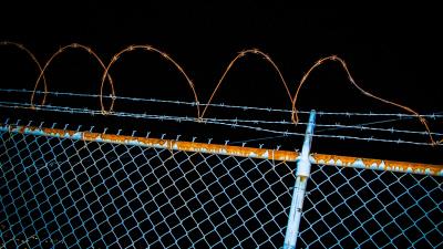Fence barbed wire rust 4k wallpaper