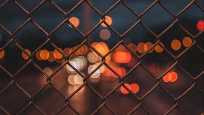 Fence mesh glare 4k wallpaper