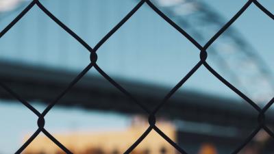 Fence mesh grid 135442 3840x2160 4k wallpaper