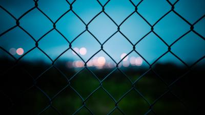 Fence mesh grid 4k wallpaper