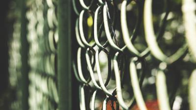 Fence mesh metal close up motion blur 4k wallpaper