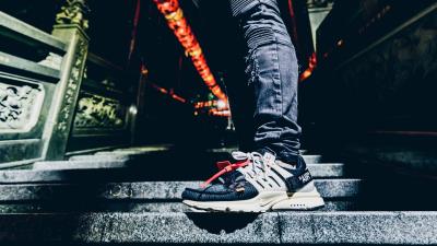 Foot sneaker ladder 4k wallpaper