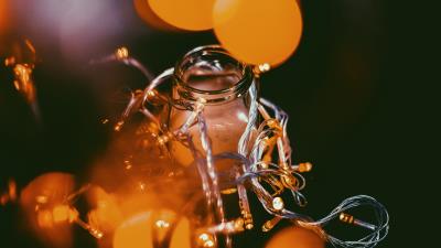 Garland bank glare 4k wallpaper