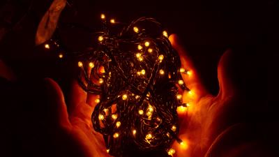 Garland light darkness 4k wallpaper