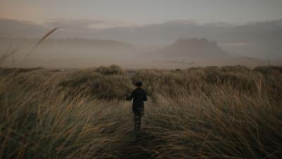 Girl hat grass 4k wallpaper