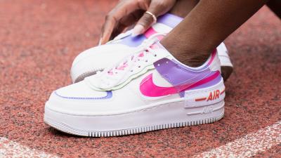 Girl sneakers hands 4k wallpaper