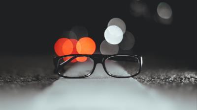 Glasses glare light 4k wallpaper