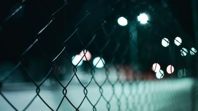 Grid glare fence 4k wallpaper
