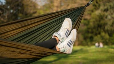 Hammock legs sneakers rest 4k wallpaper