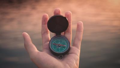 Hand compass travel 4k wallpaper