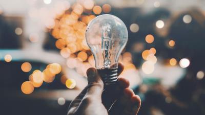 Hand light glare 4k wallpaper