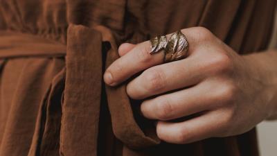 Hand ring decoration 4k wallpaper