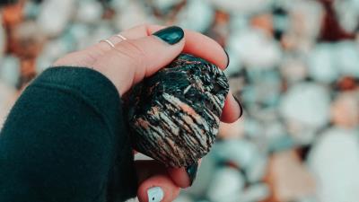 Hand stone fingers 4k wallpaper