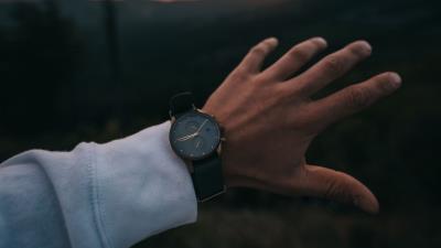 Hand watch fingers 4k wallpaper