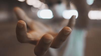 Hands fingers blur 4k wallpaper