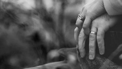 Hands rings couple love bw 4k wallpaper