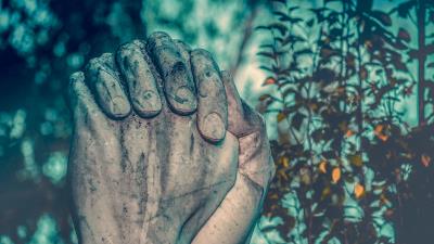 Hands sculpture prayer 4k wallpaper