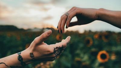 Hands touch tattoos 4k wallpaper