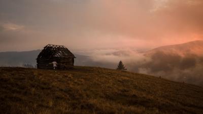 Hut ruins man 4k wallpaper