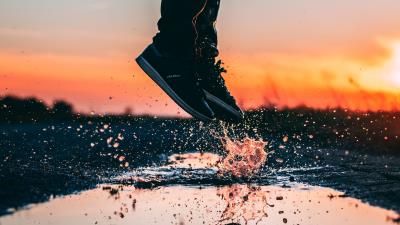 Jump legs spray 4k wallpaper