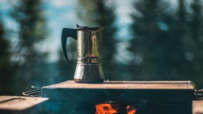 Kettle campfire hiking 4k wallpaper