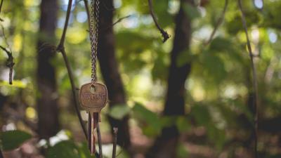 Key chain blur 4k wallpaper